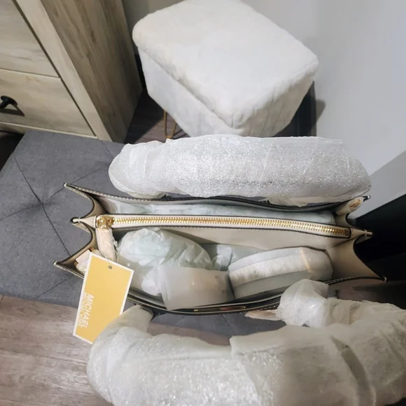 Michael Kors Beige Leather Tote with Gold Logo - Picture 5 of 5